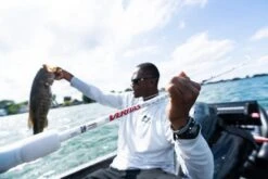 Abu Garcia Veritas Winch Baitcasting Rod 17 Abu Garcia Veritas Winch Baitcasting Rod -Fishing Equipment Store ABU CASTING ROD VERITAS PLX WINCH LIFESTYLE 2020 002